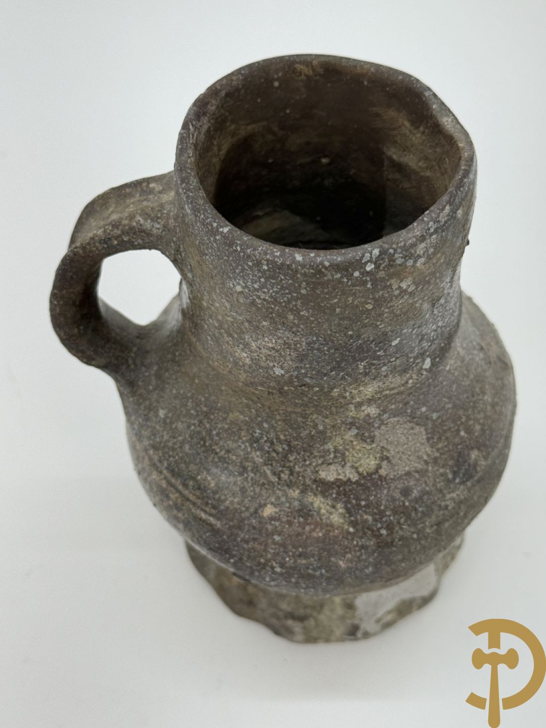 Vijf aardewerken Raeren kruiken + schaaltje