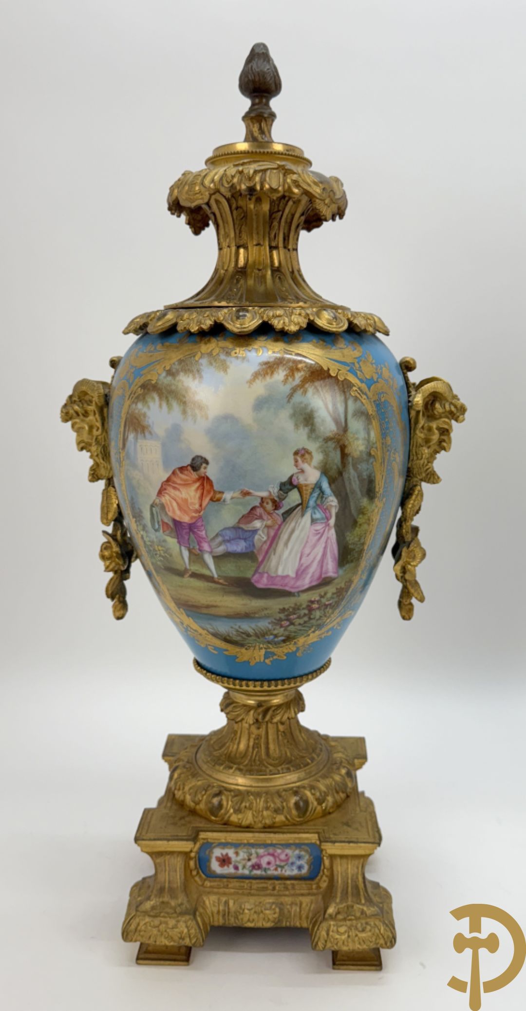 Driedelige bronzen Franse garnituur bezet met cupido