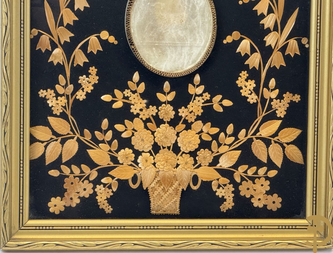 Vergulde lijst met accanthusranken en ovaal medaillon + kader met ovaal medaillon + religieuse wassen zegel