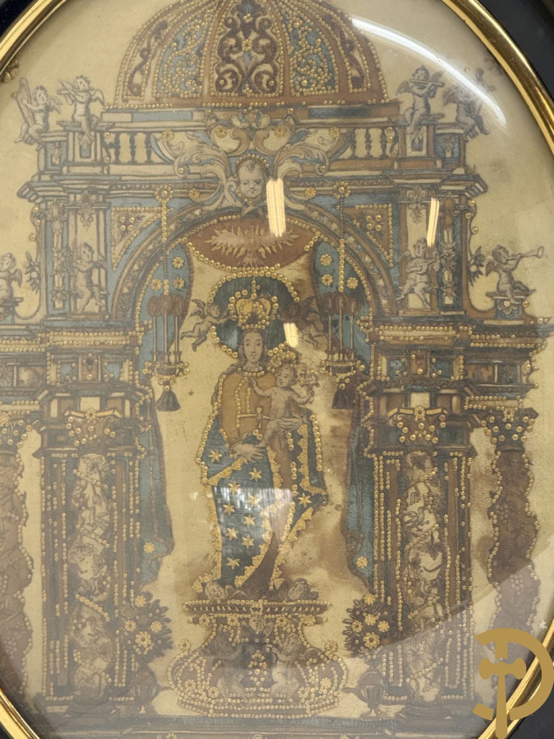 Voorstelling van Madonna met kind, deels verguld, deels geaquarelleerd - in ovale lijst + Voorstelling van Madonna met kind in textielwerk in ovale lijst + Madonna met kind in glazen kastje+ 2 kleine ovale medaillons in pijpaarde