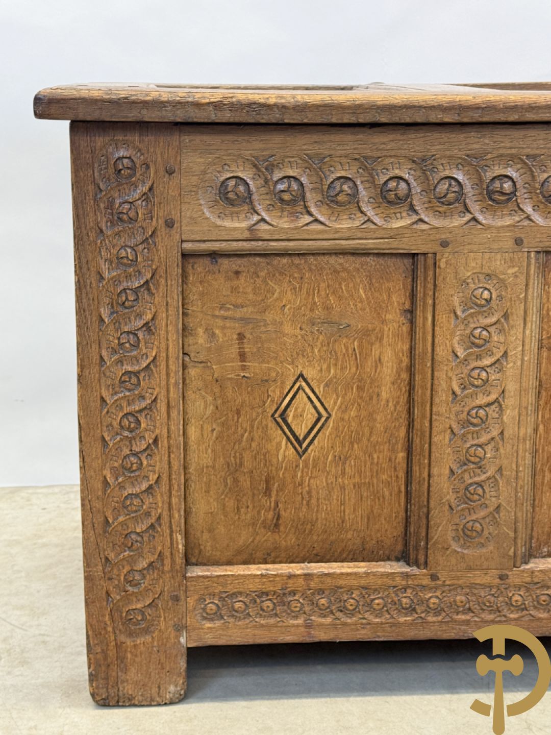 Massief eiken Engelse gesculpteerde panelenkoffer