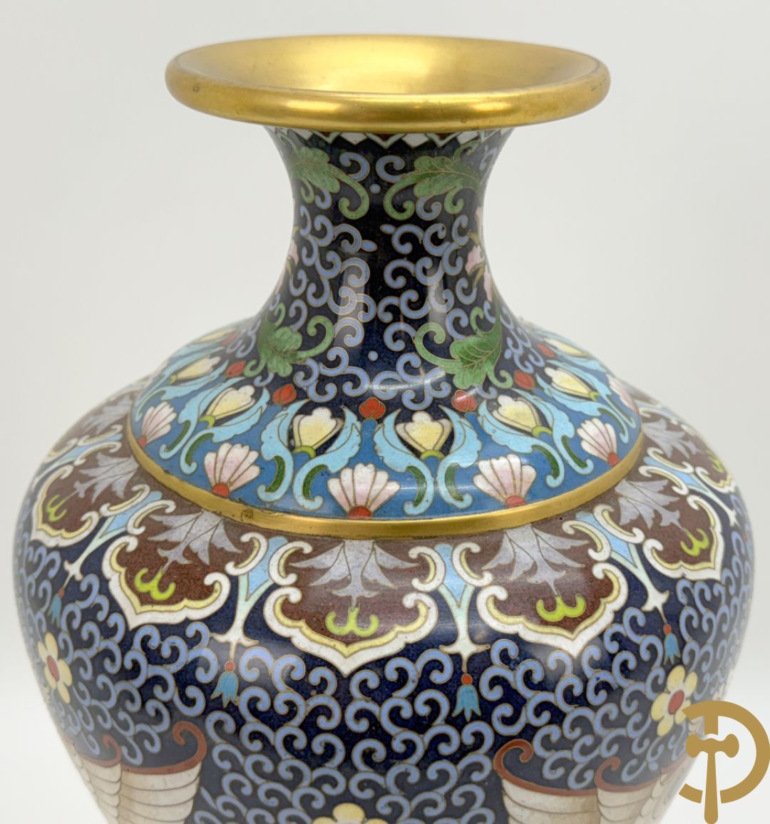 Paar cloisoné vazen met bloemen- en vogeldecor