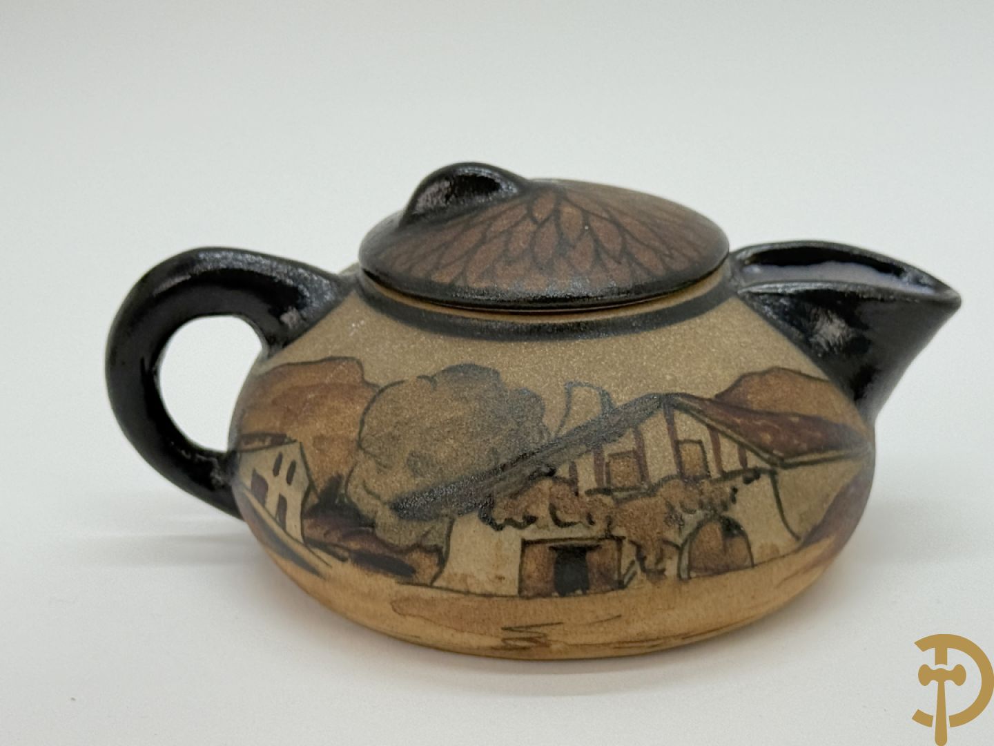 Tète à tète in meerkleurige faience Grès van Ciboure, getekend R. Le Corrone, bestaande uit theekan, melkkan, suikerpot, 2 tasjes en 2 schoteltjes