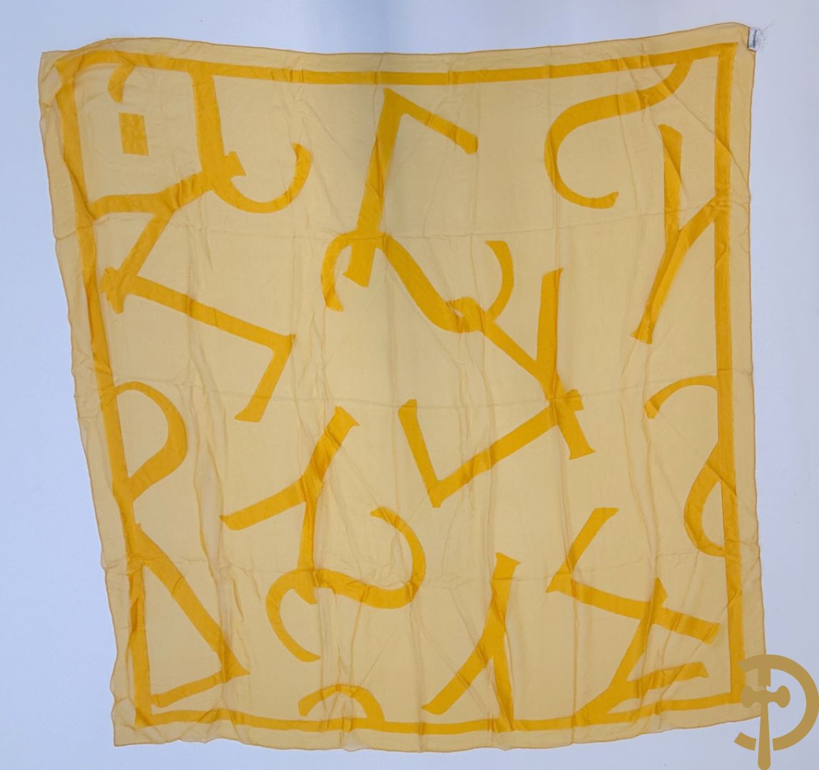 Vier foulards Yves Saint Laurent (nooit gedragen komt uit winkel restant)