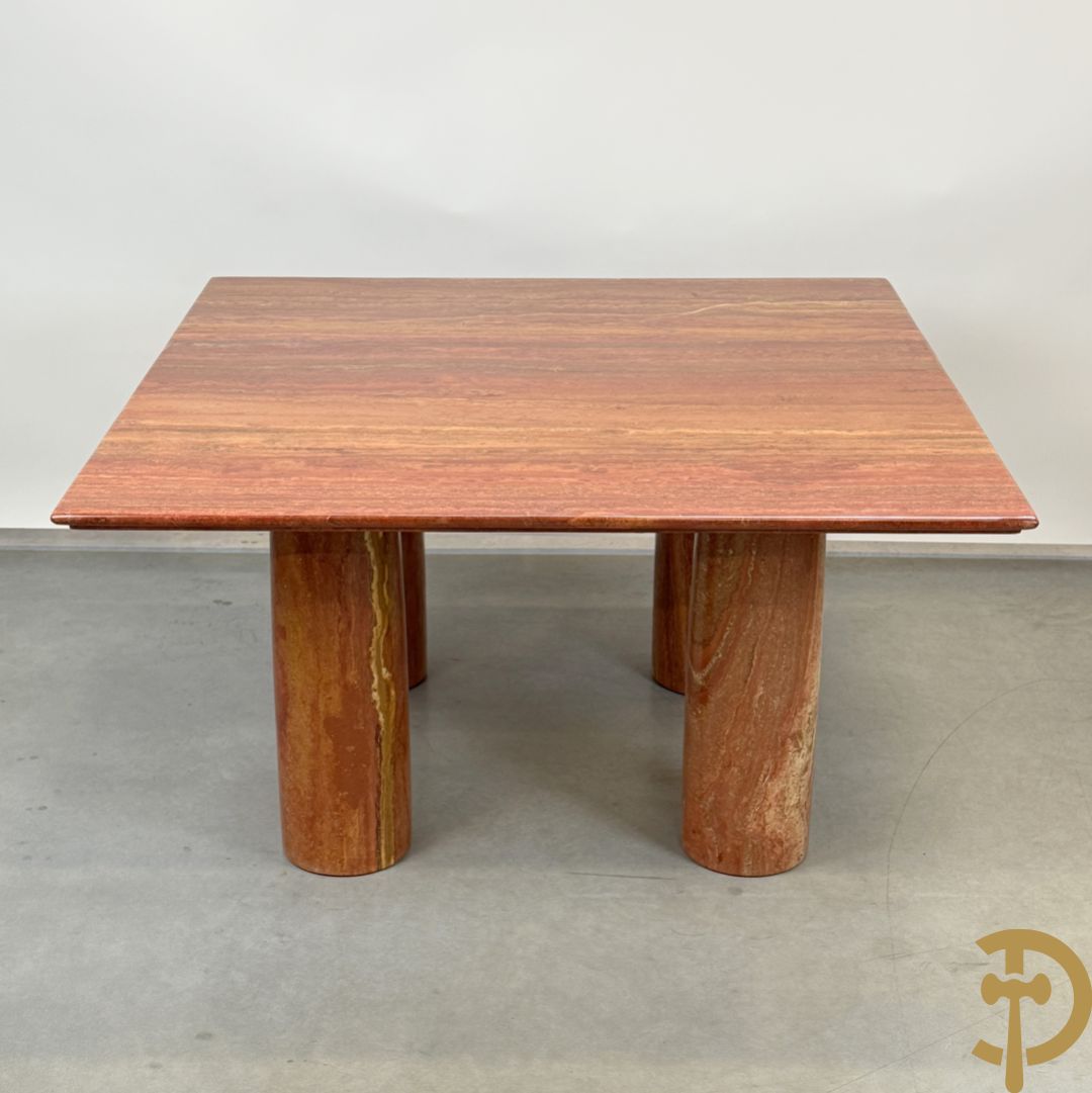 Geaderde marmeren Cassina tafel op 4 cilindervormige poten Mario Bellini