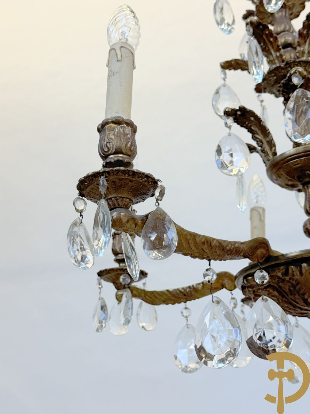 Zesarmige luchter met accanthusranken