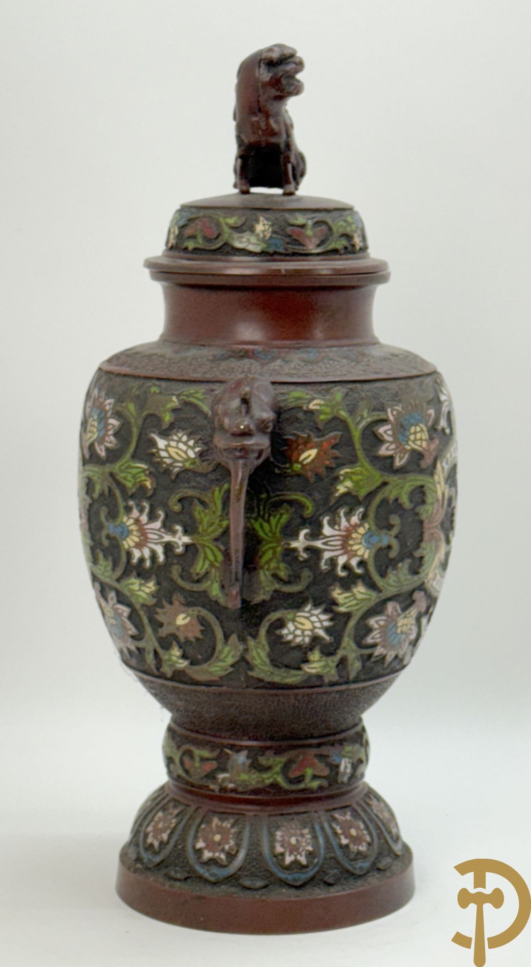 Japanse cloisoné vaas met fo-hond en bloemenmotieven