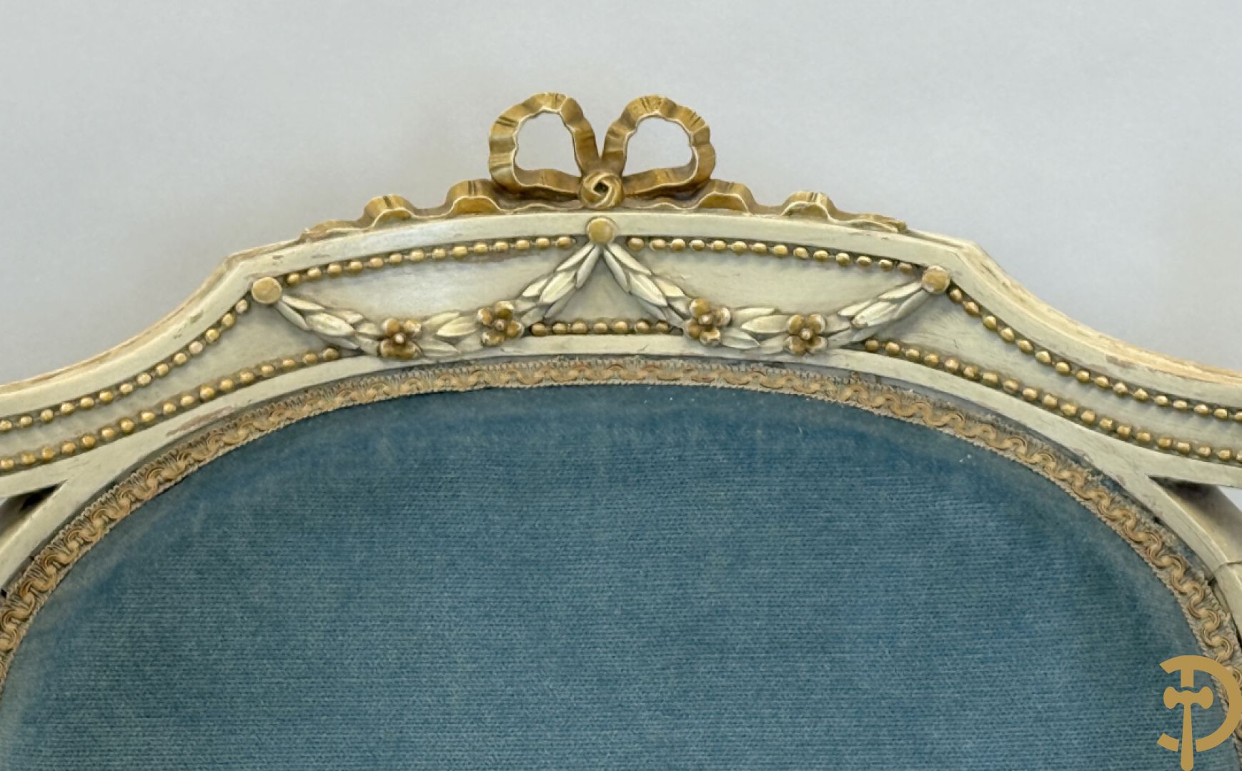 Salonensemble Louis XVI stijl bestaande uit 2 armzetels, 2 stoelen en salontafel