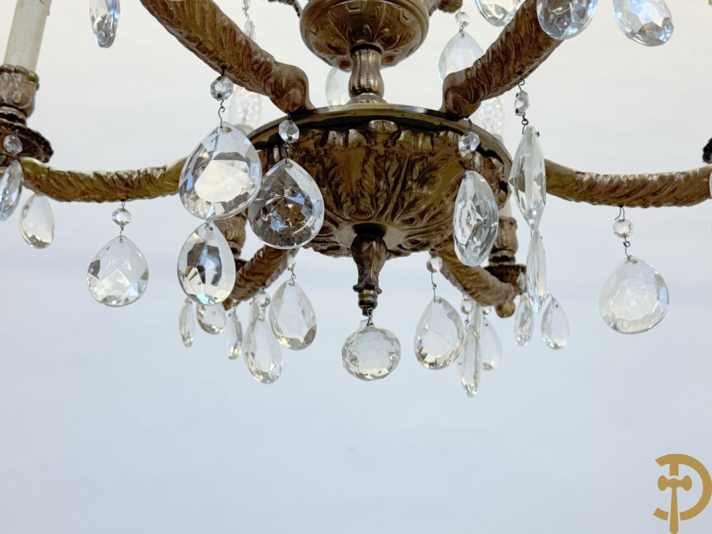 Zesarmige luchter met accanthusranken