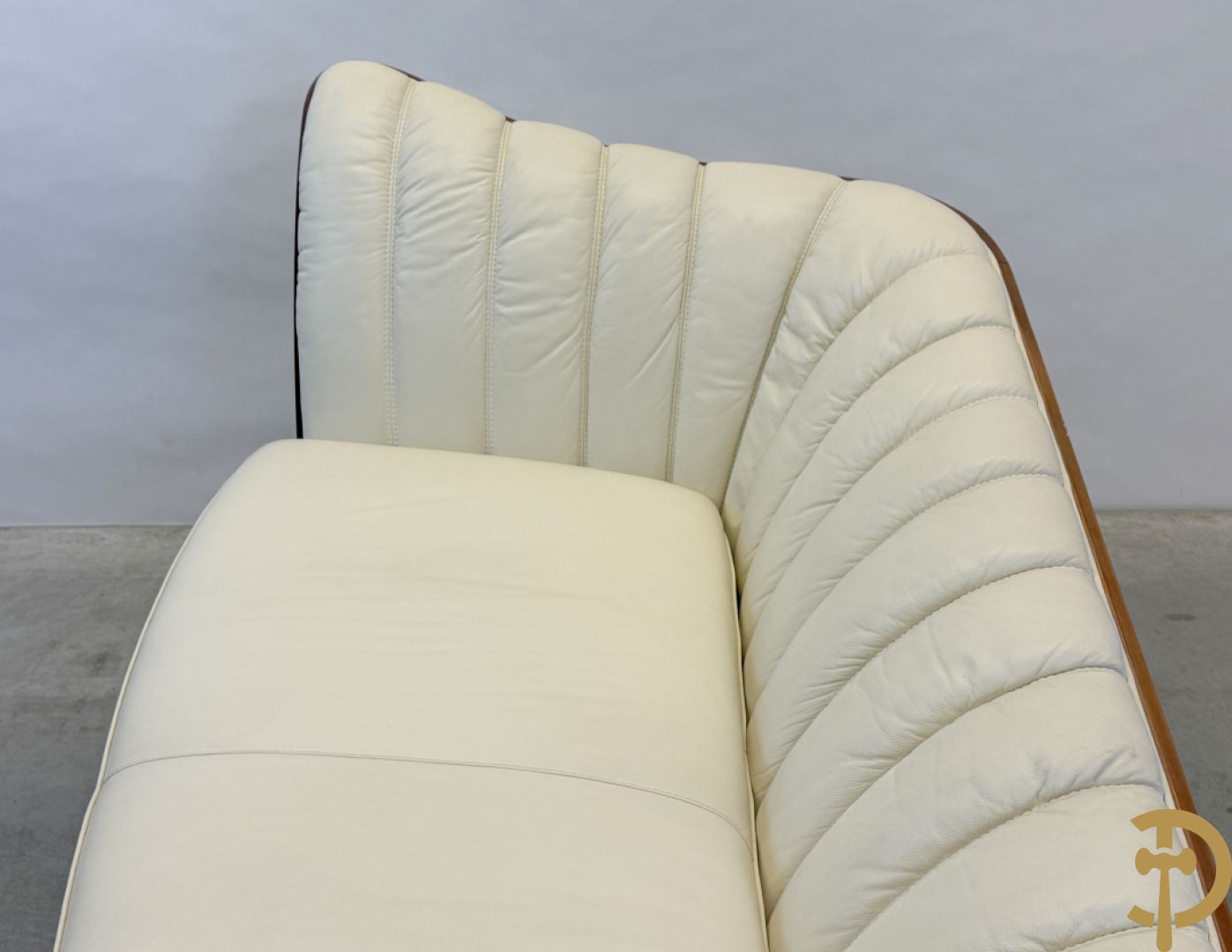 Wit lederen design zetel, Nieri getekend