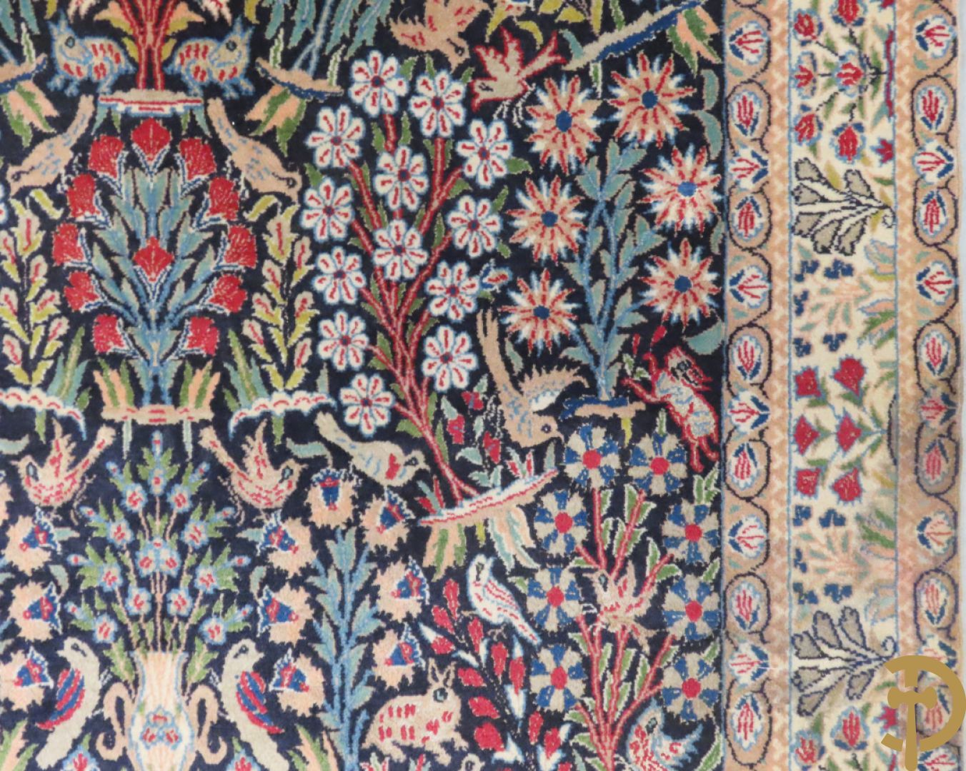 Oosters handgeknoopt tapijt Heriké met decor van amforen , bloemen en vogels