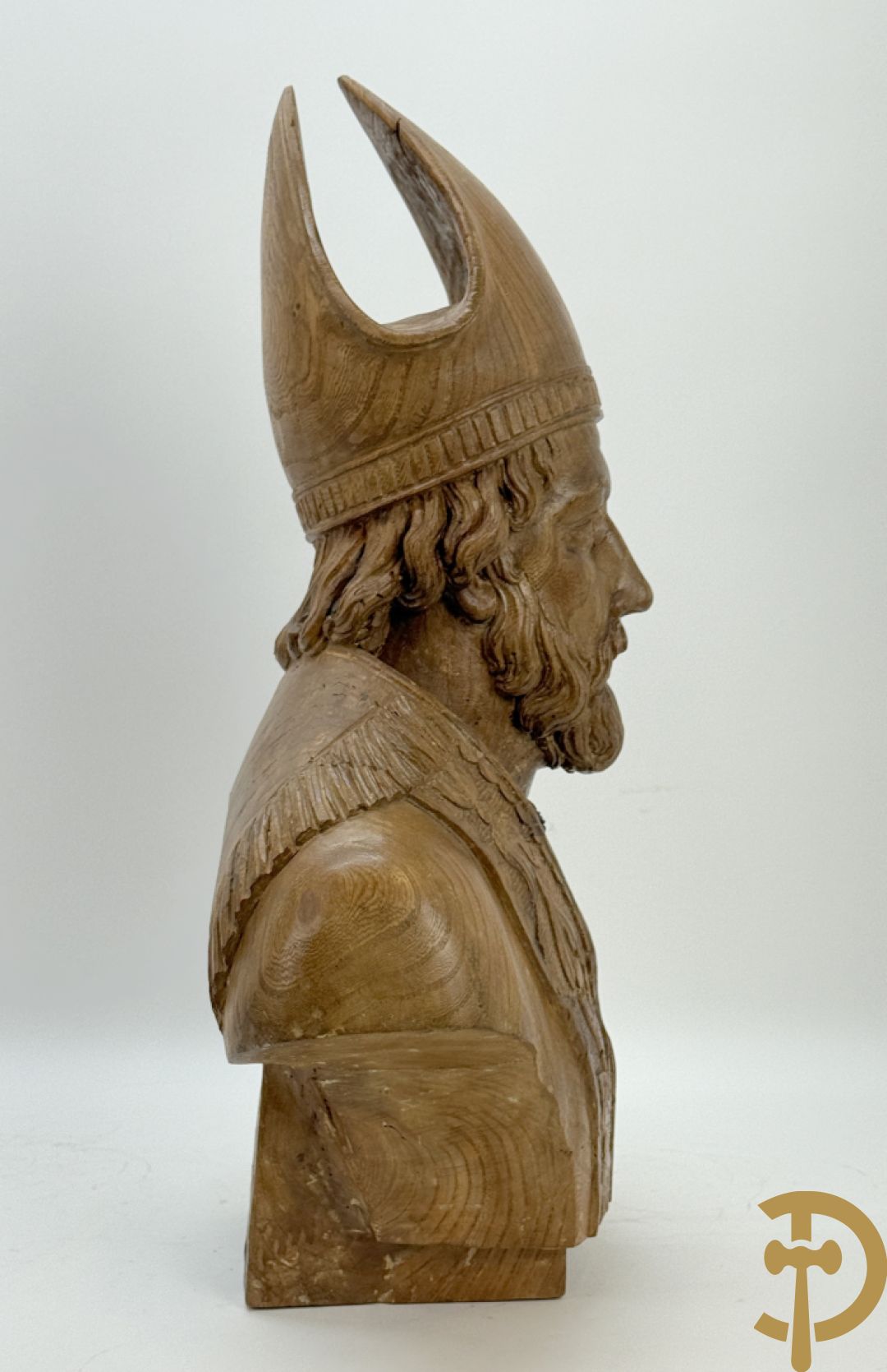 Houtgesculpteerde buste van Sint Elooi