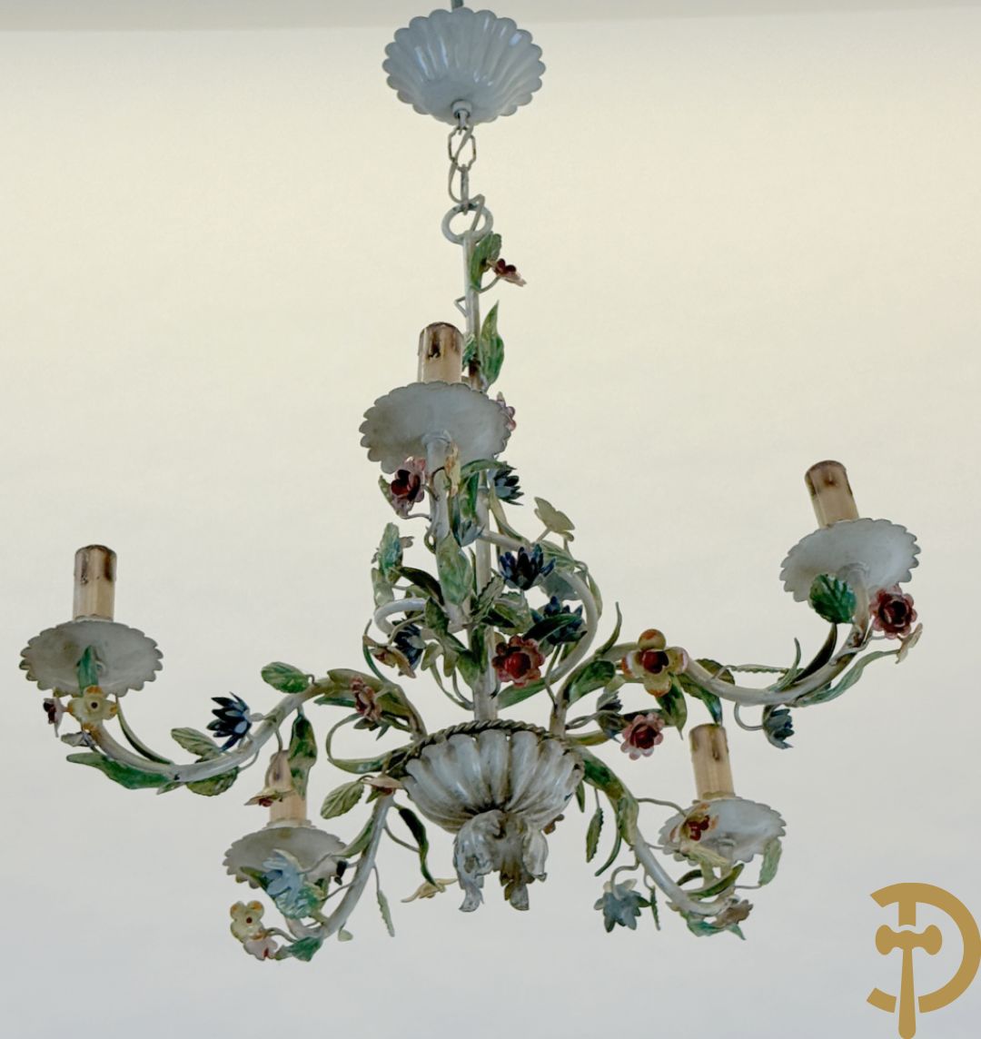 Italiaanse beschilderde vijfarmige luchter met smeedijzeren bloemen