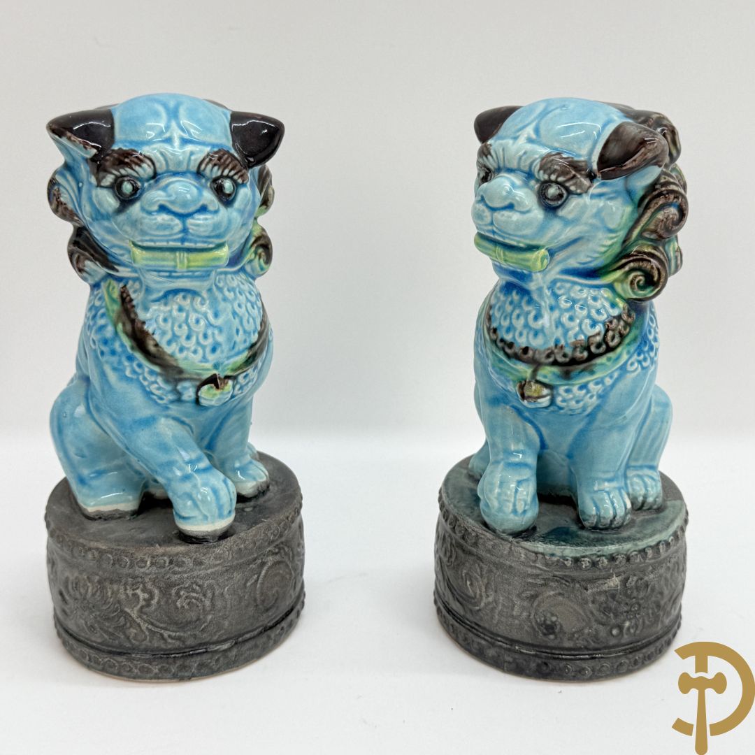 Twee fo-honden, Nankin vaas en Imari bord