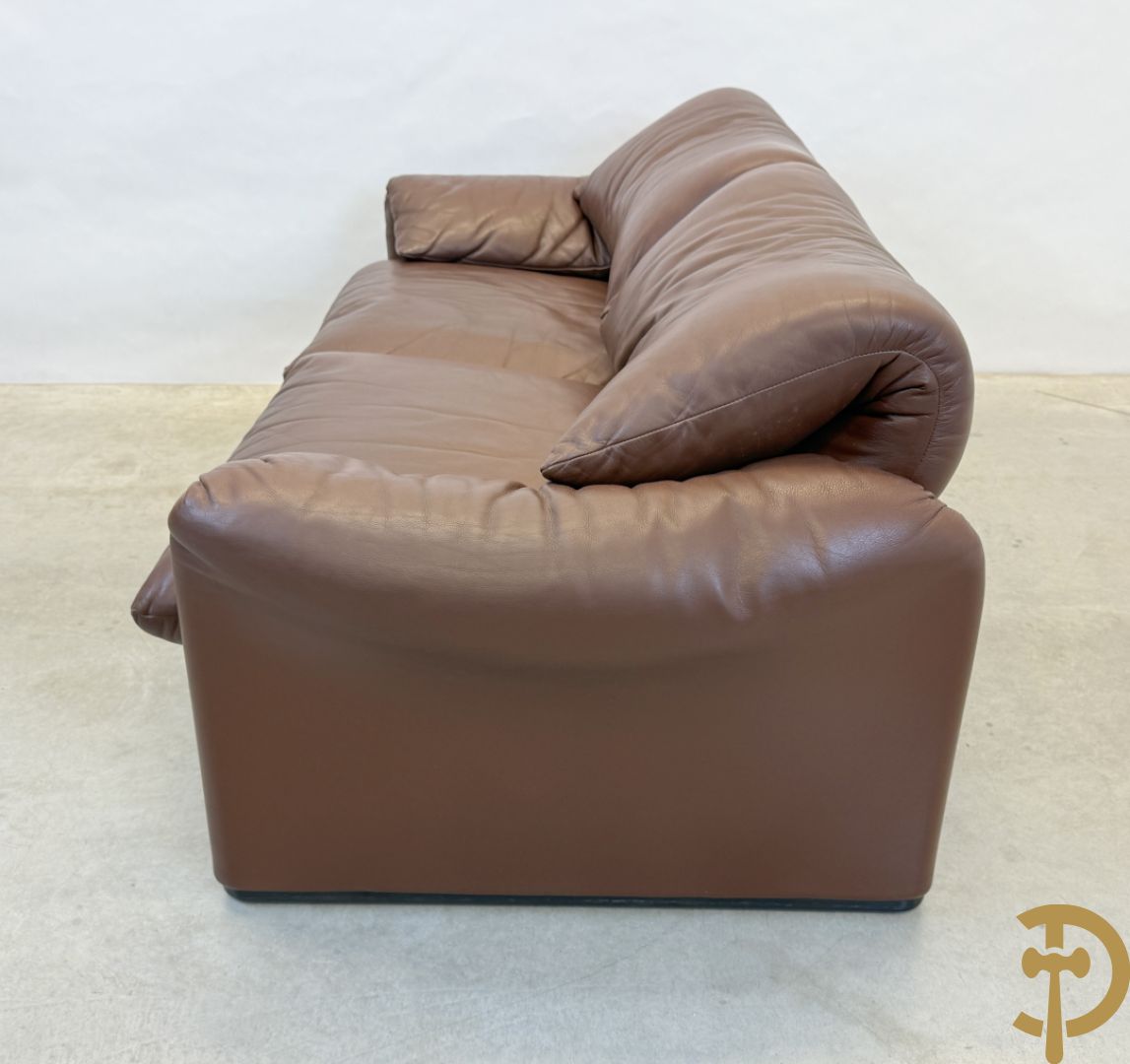Paar bruin lederen canapé