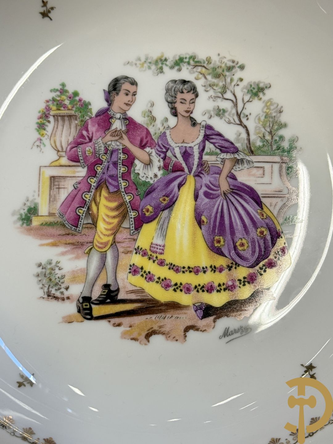 Porseleinen eet- en koffieservies met decor van elegant koppel, Limoges gemerkt