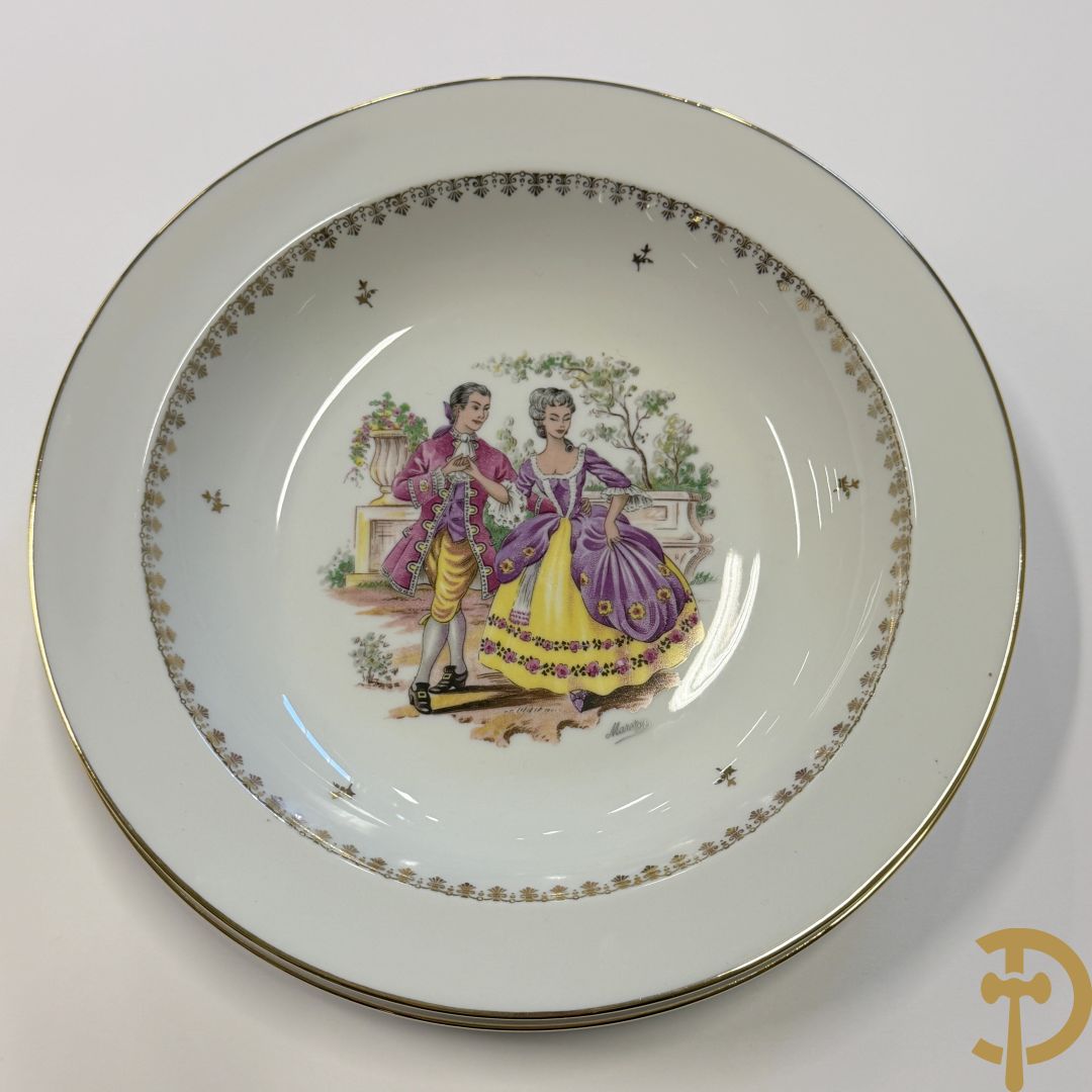 Porseleinen eet- en koffieservies met decor van elegant koppel, Limoges gemerkt
