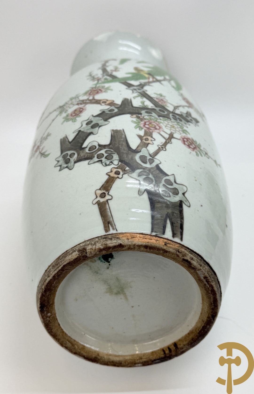 Chinese porseleinen vaas met decor van takken en vogels + Chinese porseleinen vaas met bloemendecor