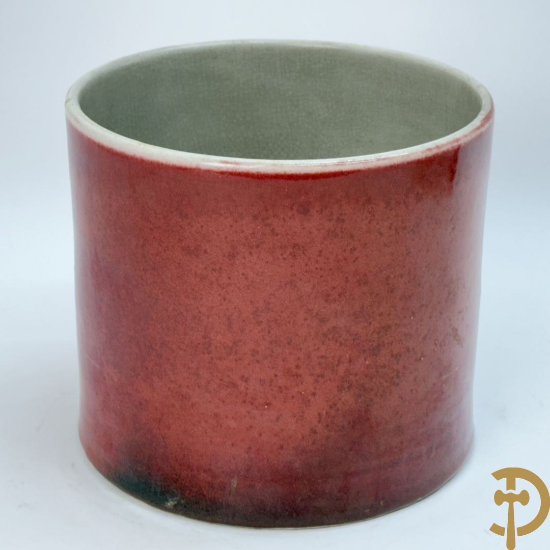 Chinese porseleinen cachepot, Sang de Boeuf, onderaan gemerkt