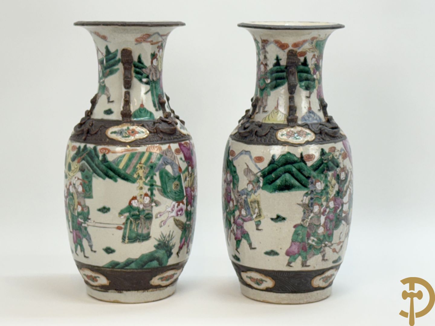 Twee Nankinvazen met geanimeerd krijgerdecor