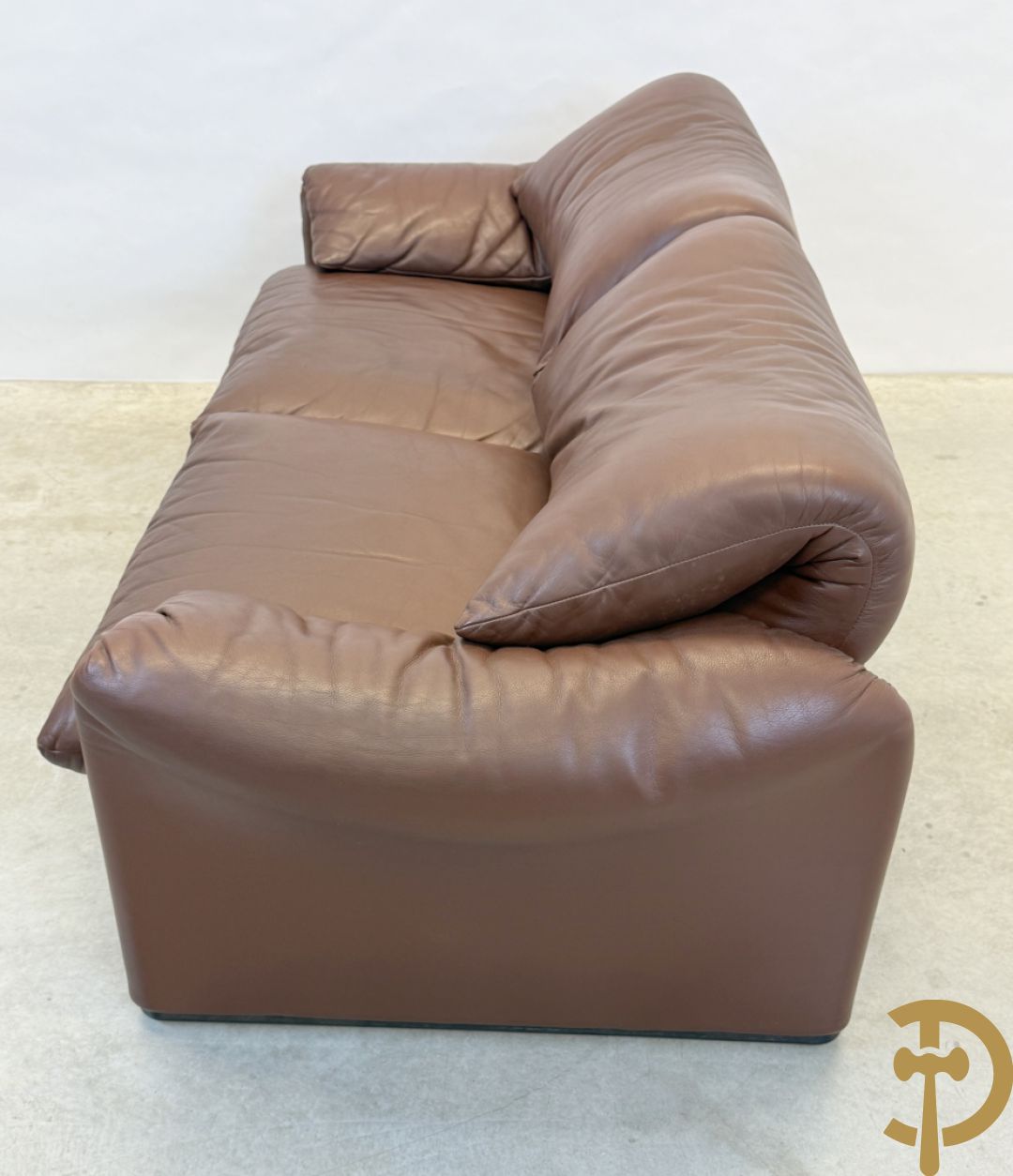 Paar bruin lederen canapé