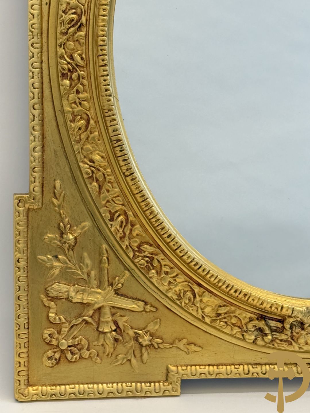 Ovale spiegel met cupido