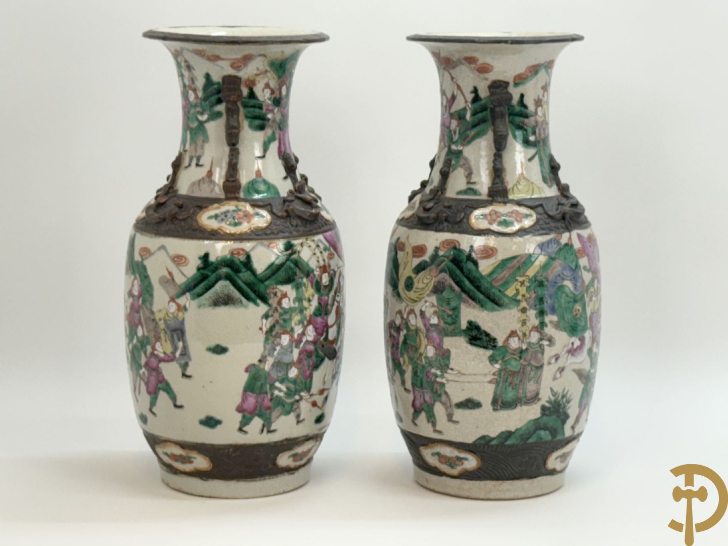 Twee Nankinvazen met geanimeerd krijgerdecor