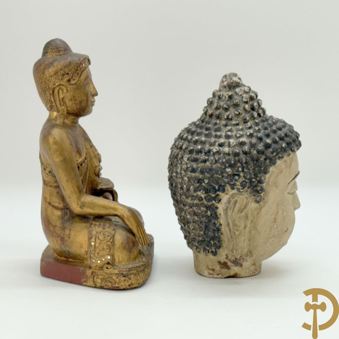 Handbeschilderd ijzeren boedhahoofd + vergulde houtgesculpteerde zittende boedha