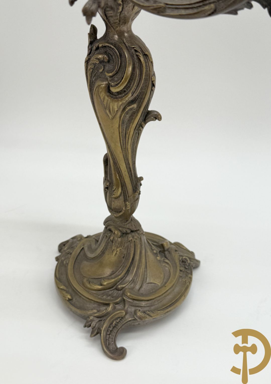 Paar bronzen getorste vijfarmige Louis XV kandelaars