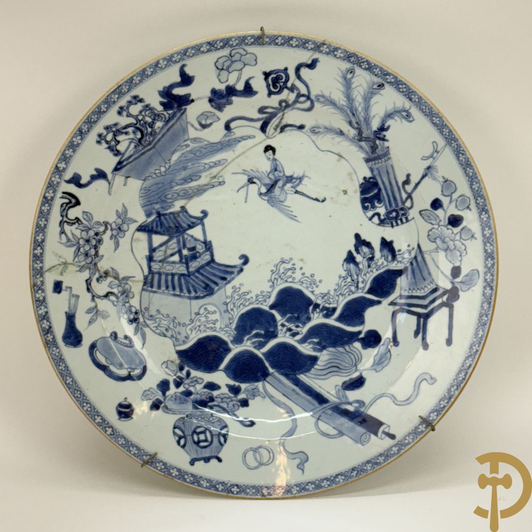 Chinese porseleinen schotel met planten- en vazenmotieven, 19e