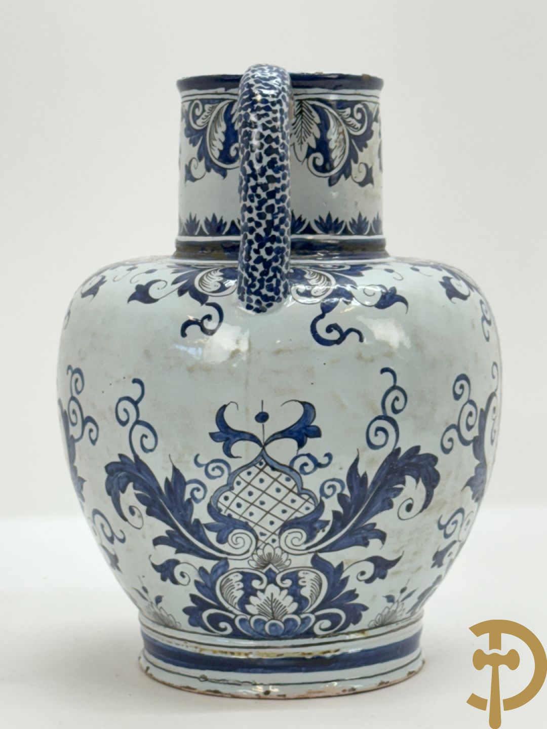 Schenkkan in Delftse faience, Sirop de rubarbe