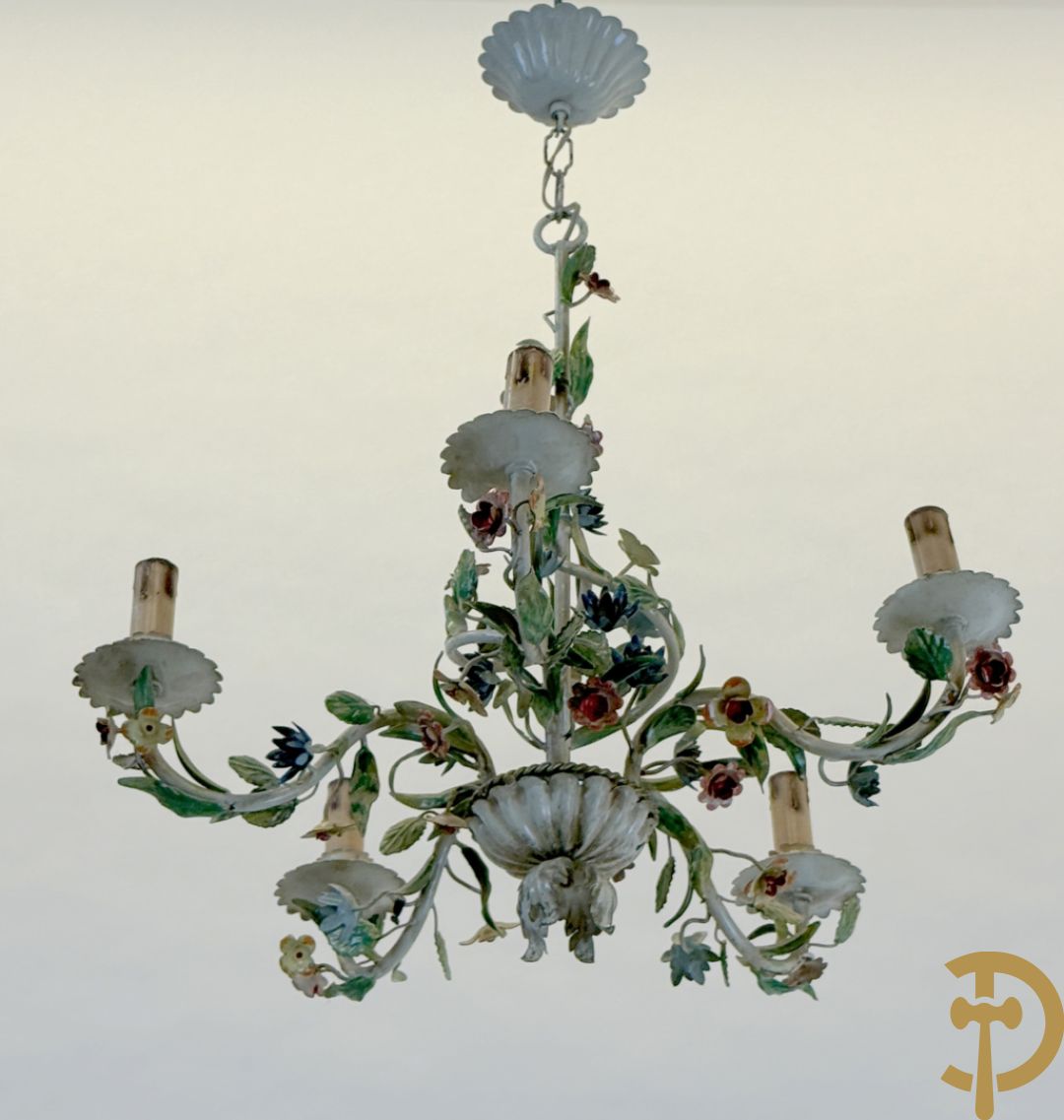 Italiaanse beschilderde vijfarmige luchter met smeedijzeren bloemen