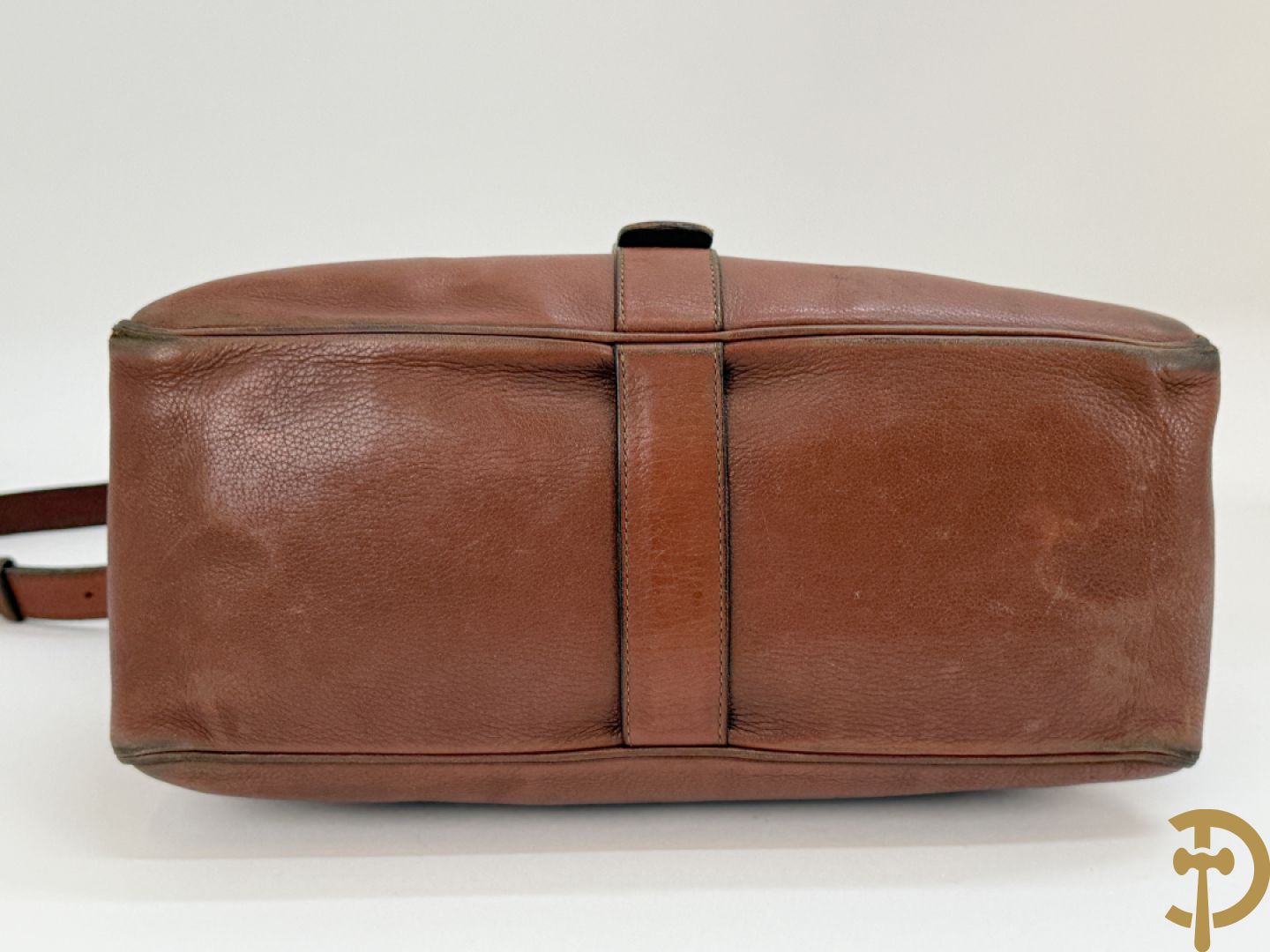 Bruin lederen handtas Delvaux + cognac lederen schoudertas Equivoque Delvaux