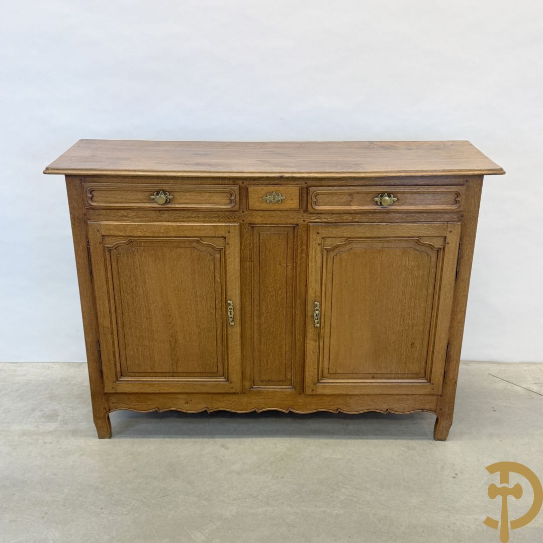 Vlaamse eiken tweedeursdresse met 3 lades en afgestoken panelen