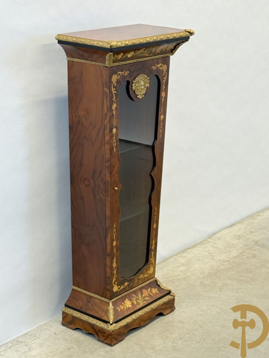 Notelaren sokkel met ingebouwde vitrine, marquetterie en bronsbelag