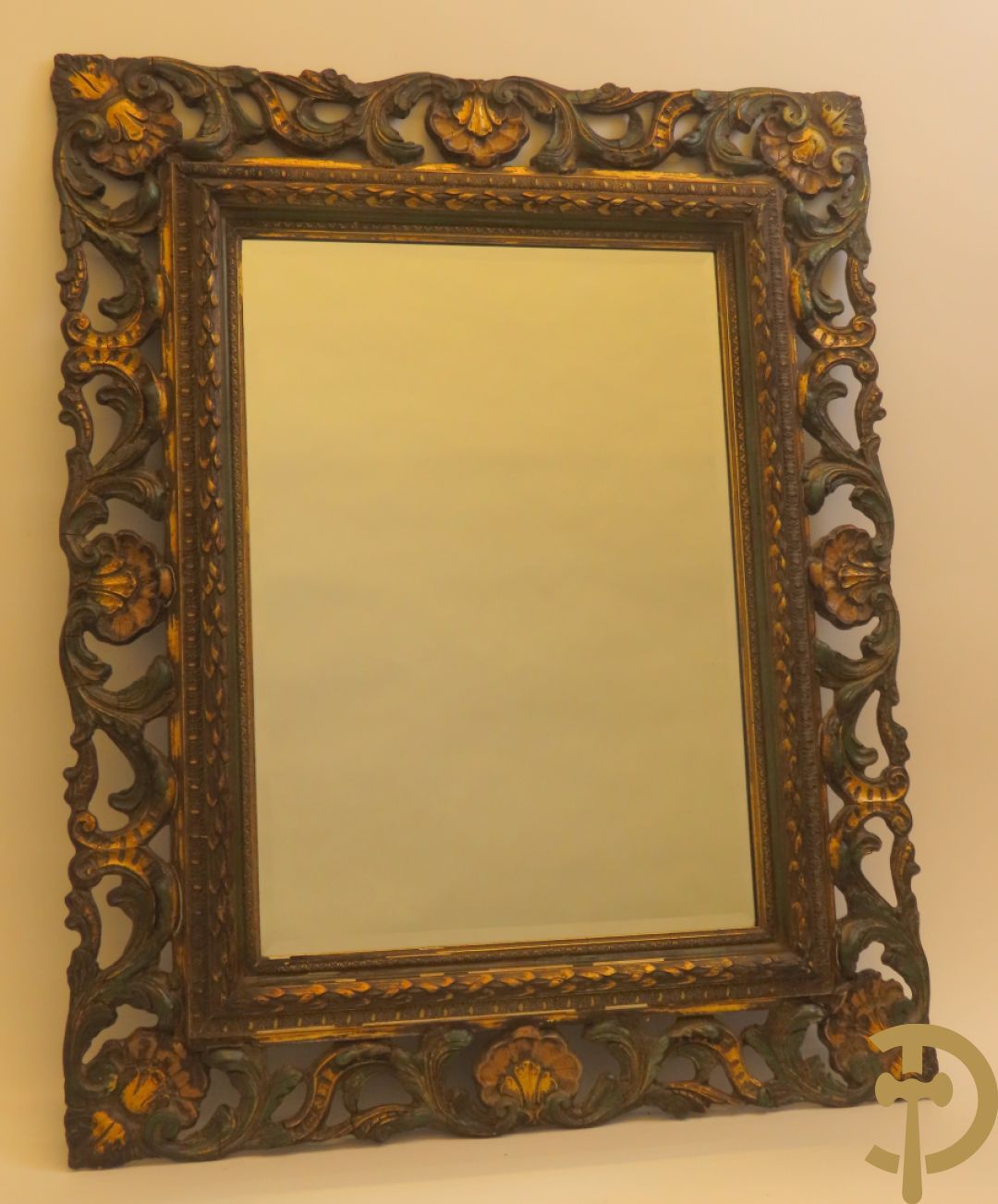 Vergulde spiegel met rocailles