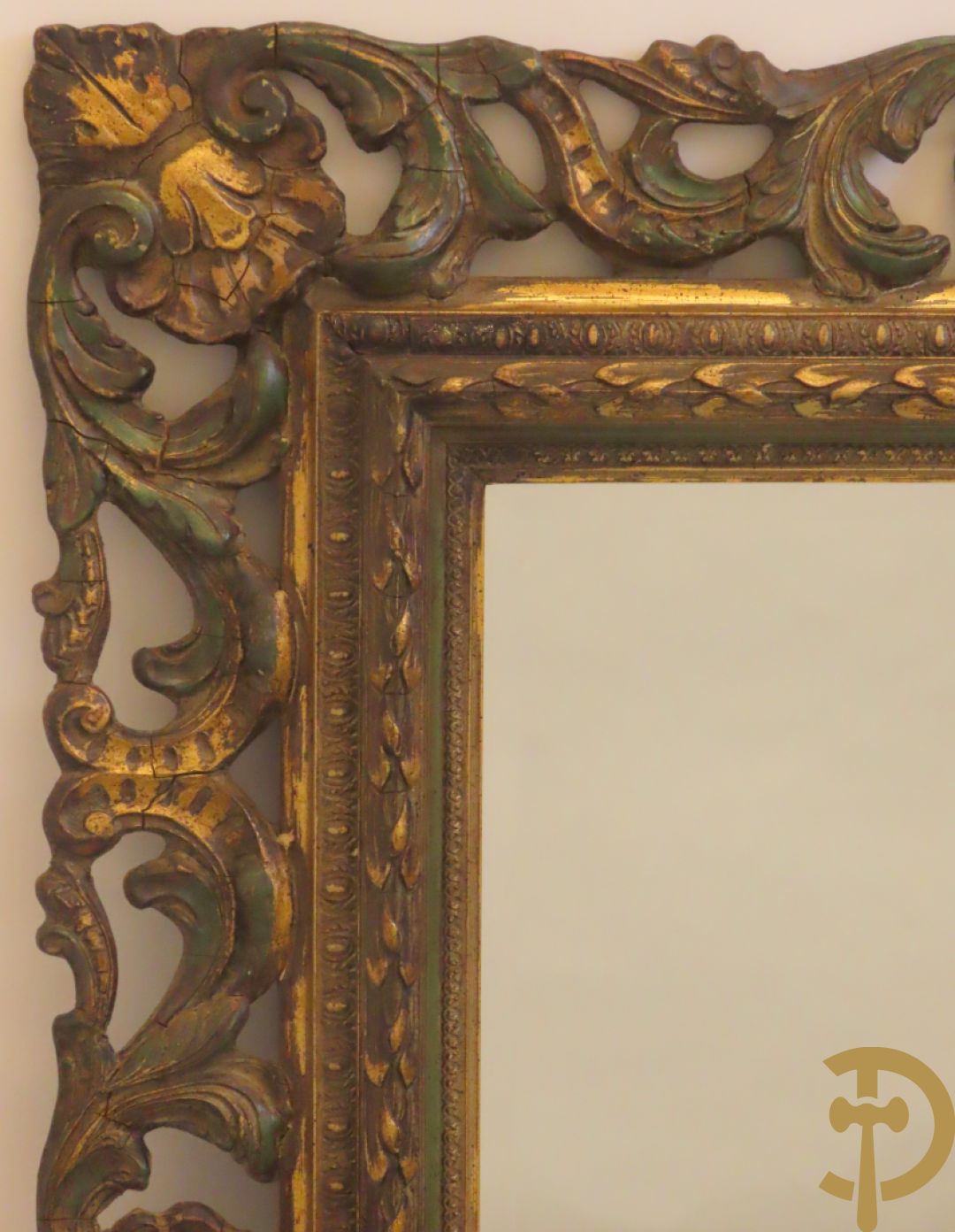 Vergulde spiegel met rocailles