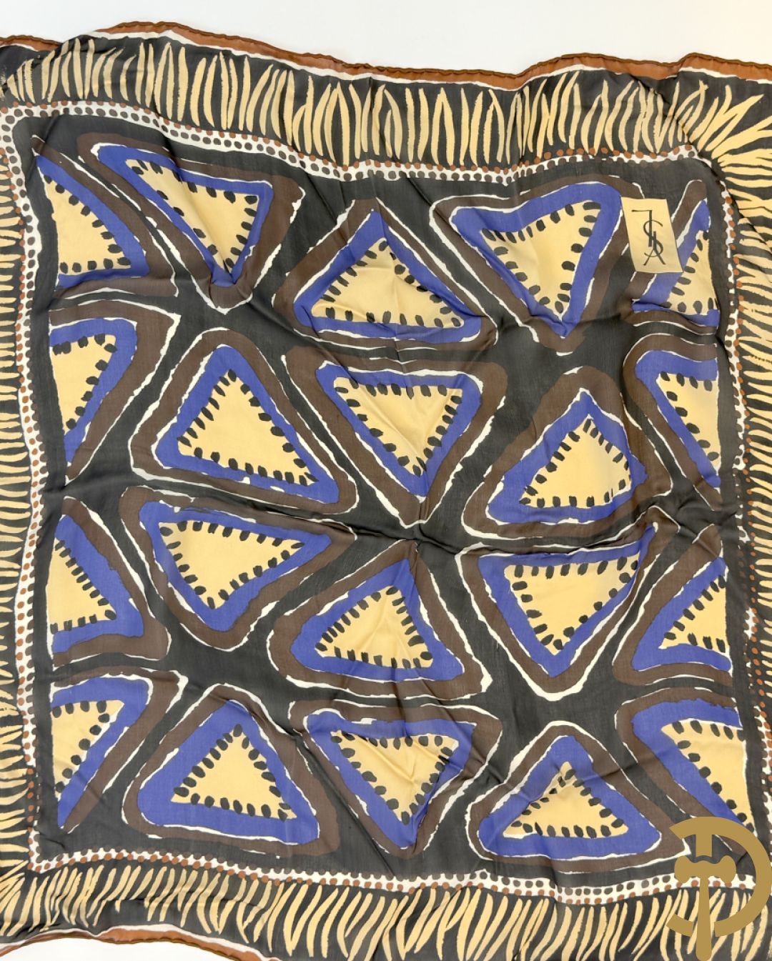 Vier foulards Yves Saint Laurent (nooit gedragen komt uit winkel restant)