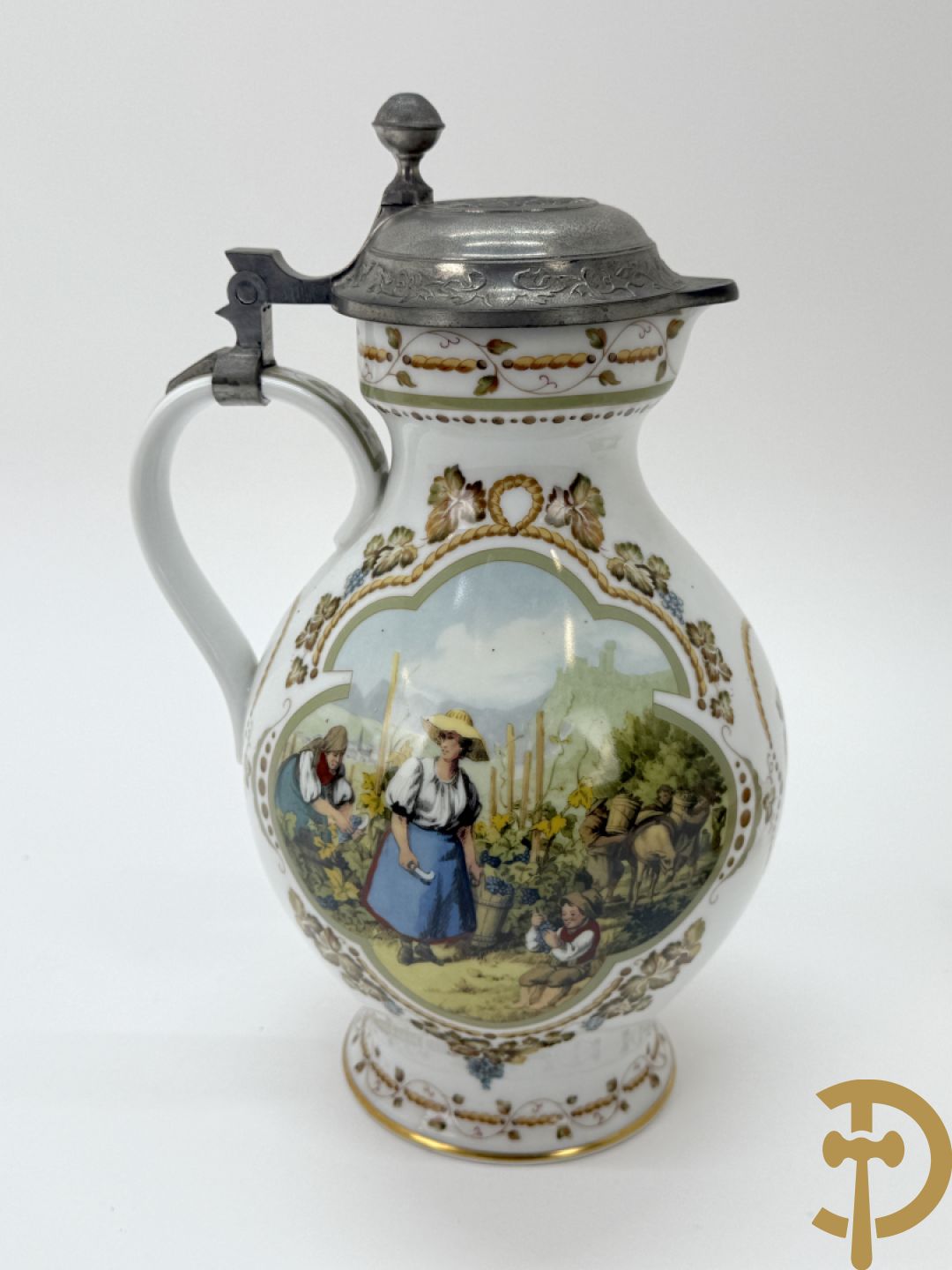 Varia porselein en keramiek : paar jardinières met zwanen, apothekerspot, 2 schenkkannen Franklin Mint en vaas Hutschenreuter