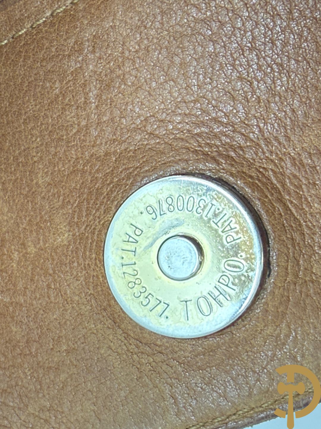 Bruin lederen handtas Delvaux + cognac lederen schoudertas Equivoque Delvaux