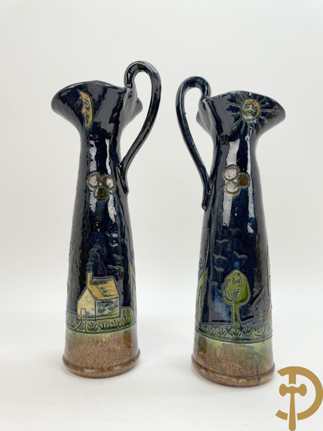 Paar Vlaamse aardewerken vazen met zeilboten 