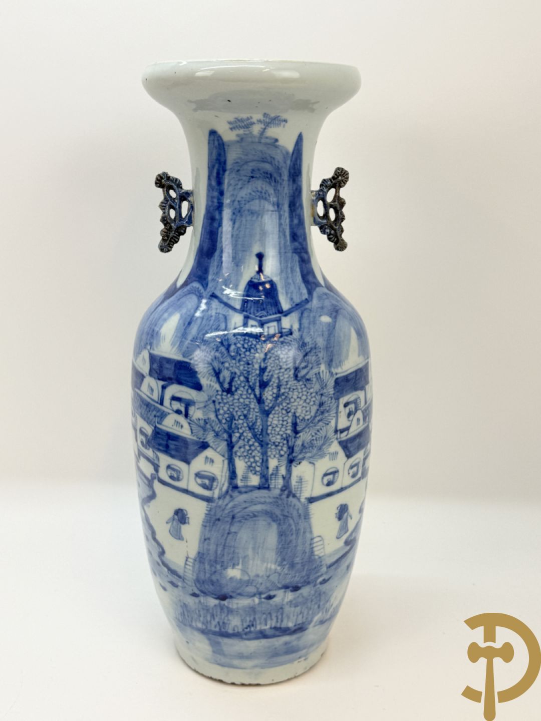 Paar Chinese blauw/wit vazen met geanimeerd huizendecor