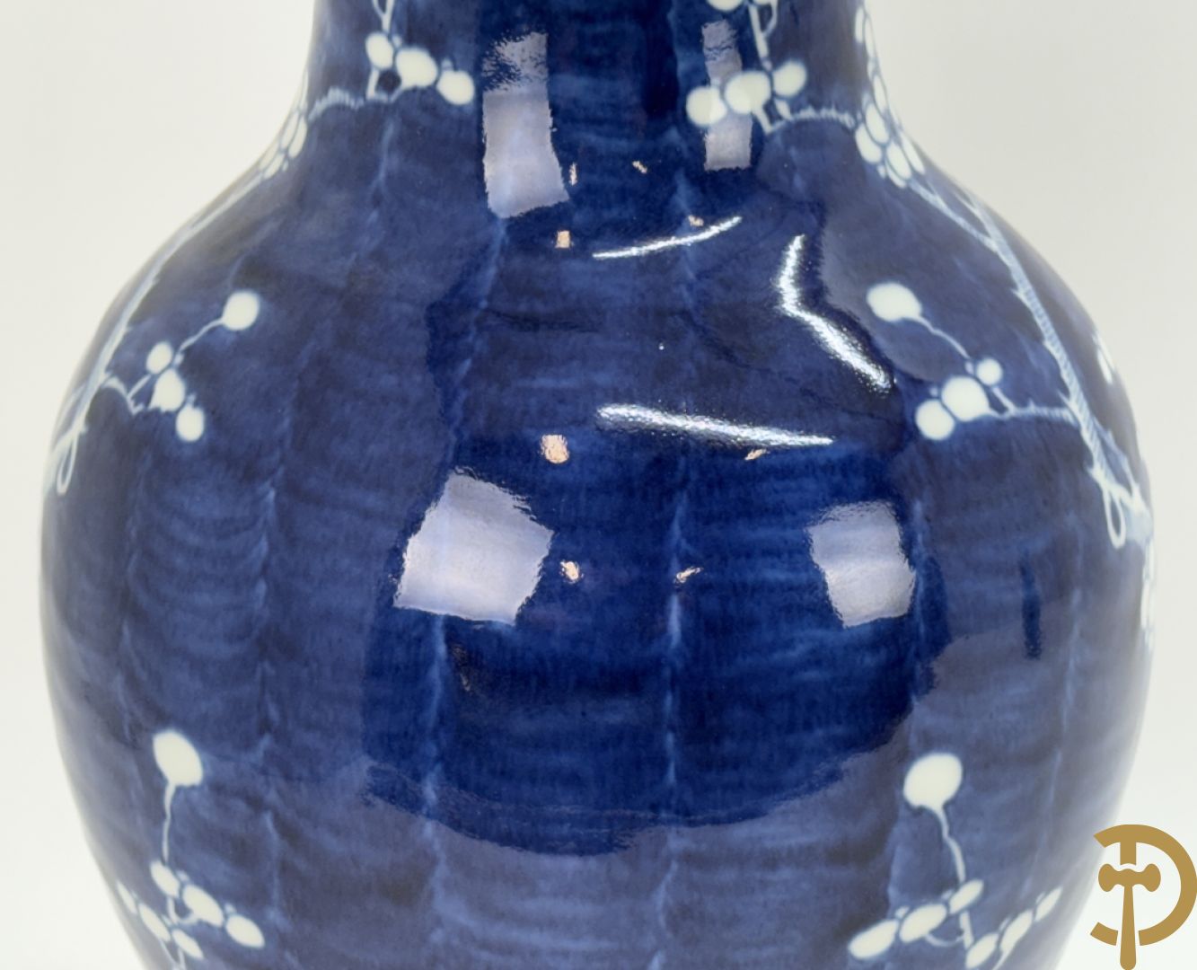 Chinese porseleinen blauw/wit vaas met decor van bloemen op tak