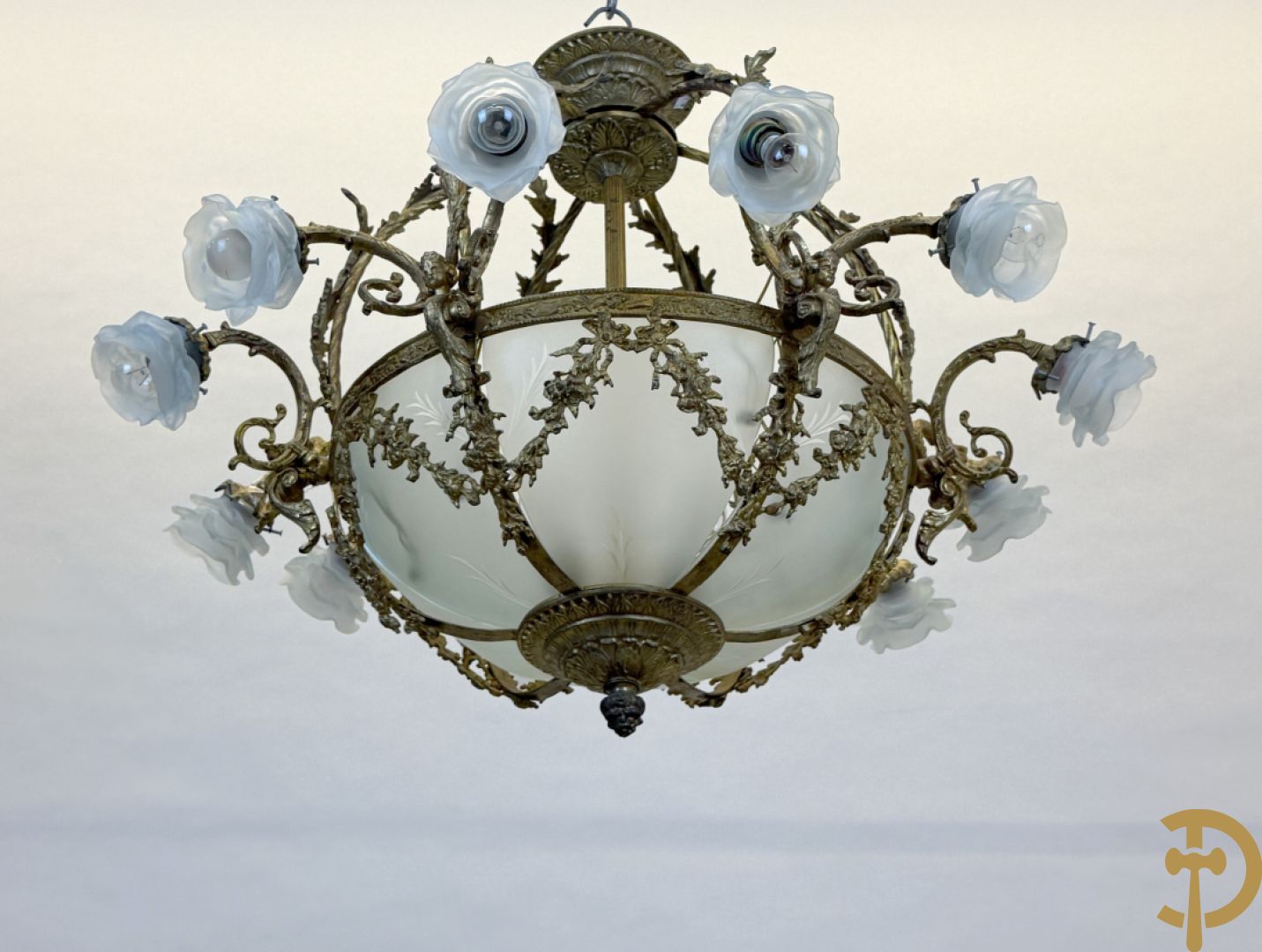 Bronzen ronde luchter met 12 lichtpunten en roosjes