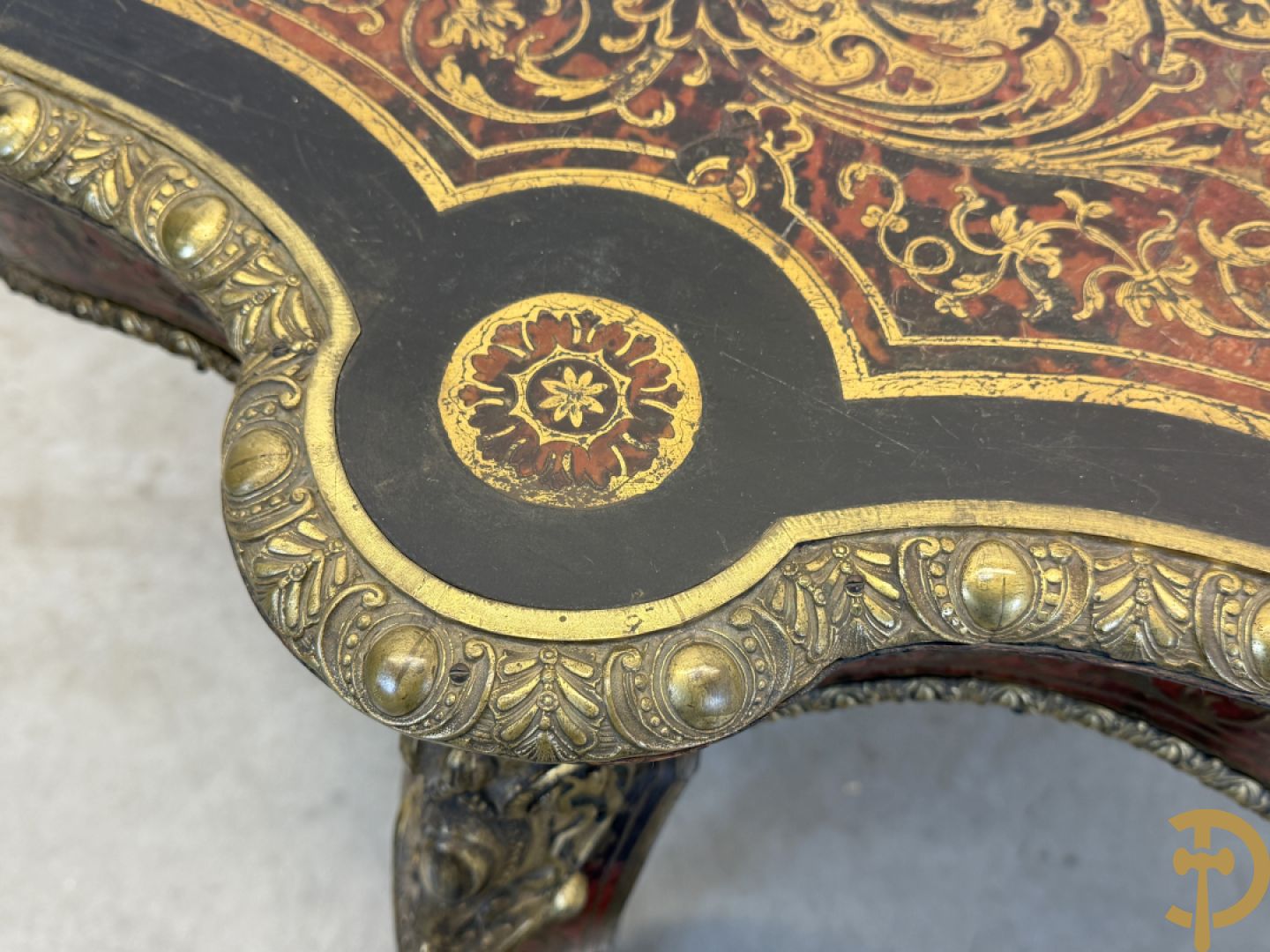 Boulle tafel met lade, Napoleon III, met mooi koperinleg en bronzen ornamenten, 19e