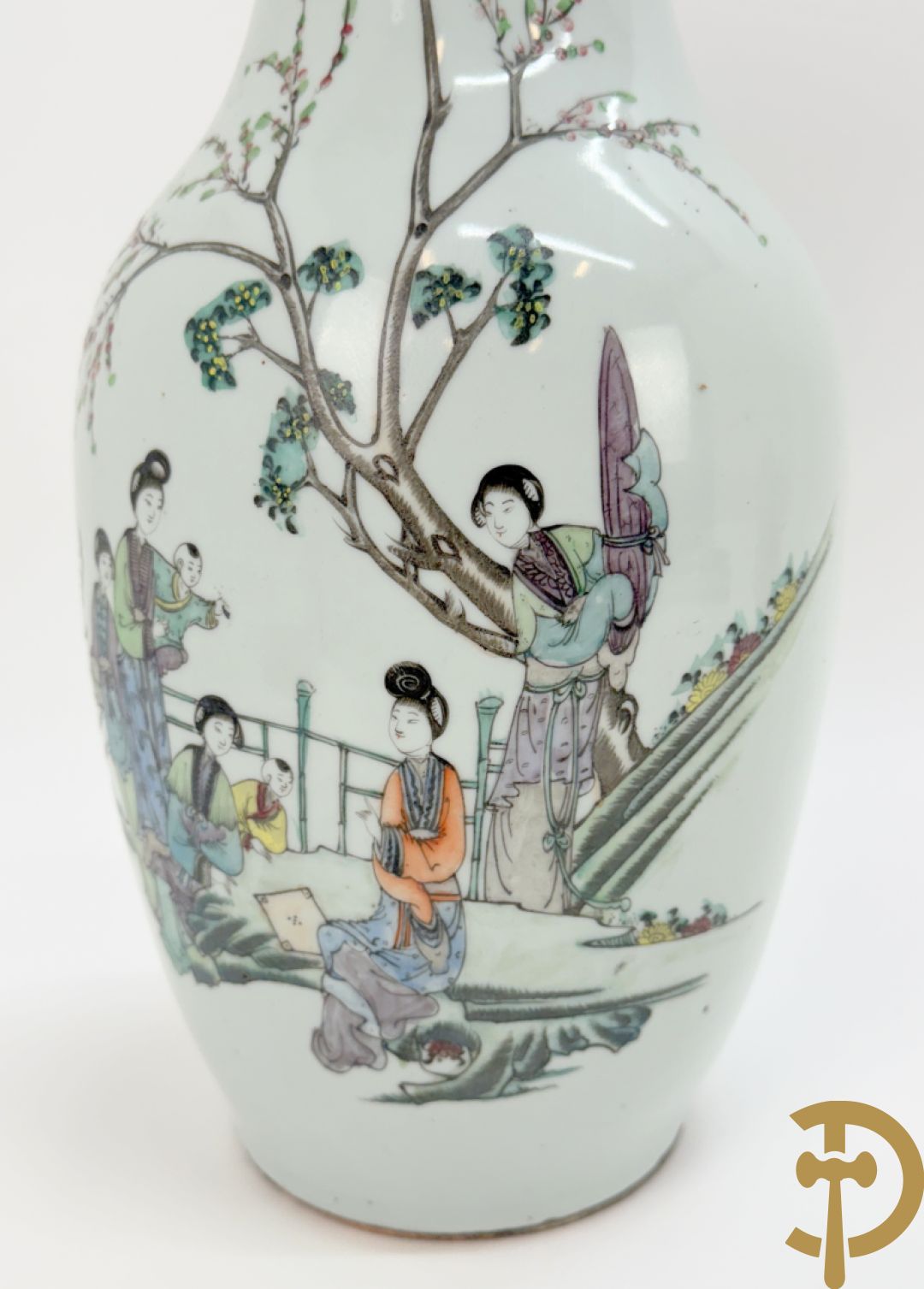 Chinese porseleinen vaas met decor van Chinese dames en kinderen