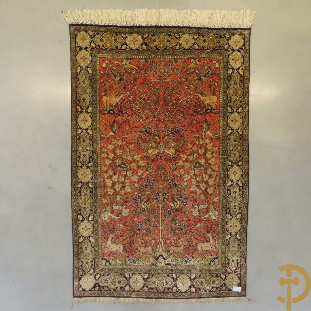 Oosters handgeknoopt tapijt zijde op katoen met dierenmotieven en levensboom