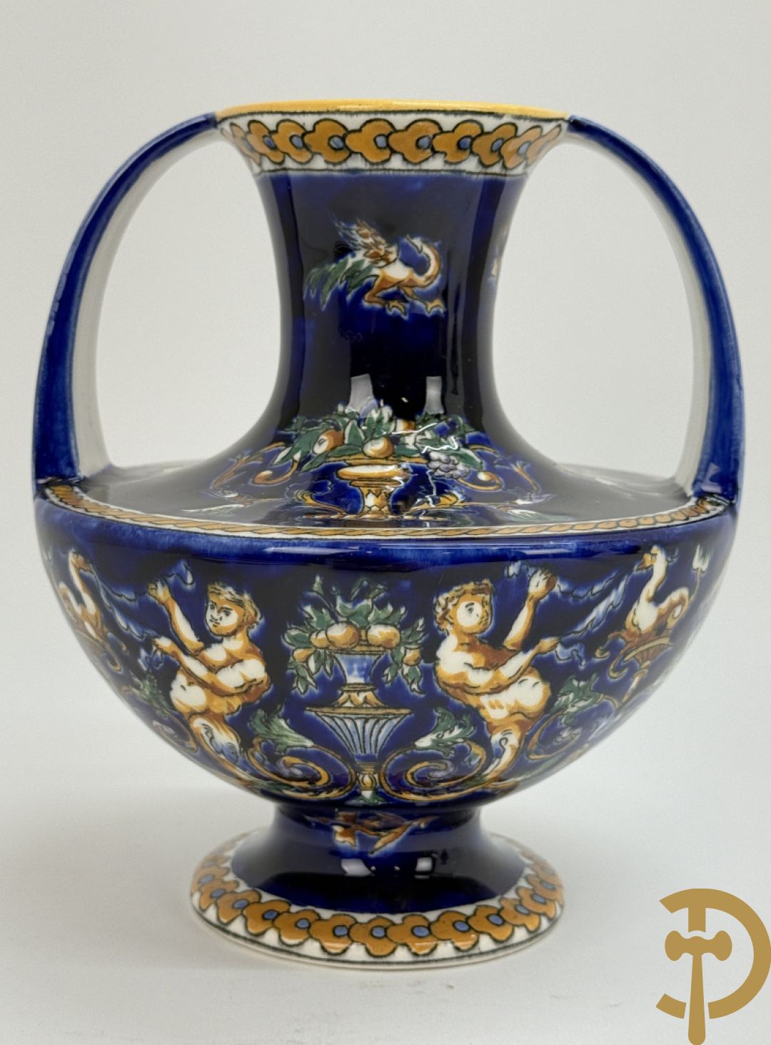 Gien schaal, 2 borden, coupe en 2 vazen met cupidodecor, decor 54