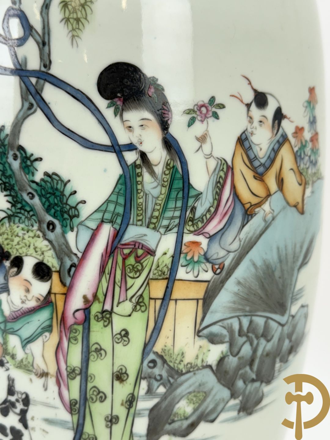 Chinese porseleinen vaas met decor van kinderen en geisha