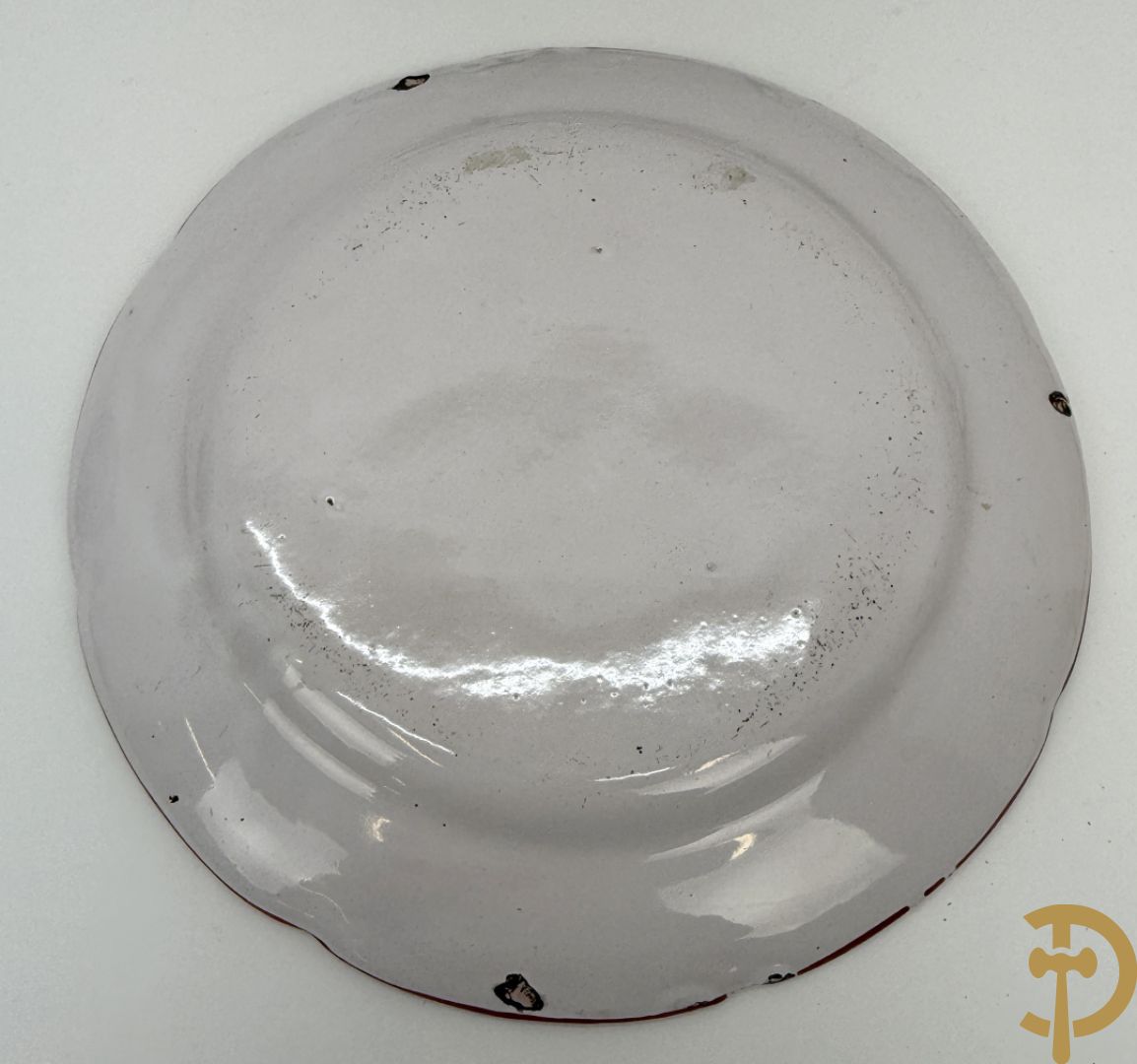 Paar polychrome Delftse zeshoekige dekselvazen met bloemen- en vogeldecor + 4 Strassbourgborden